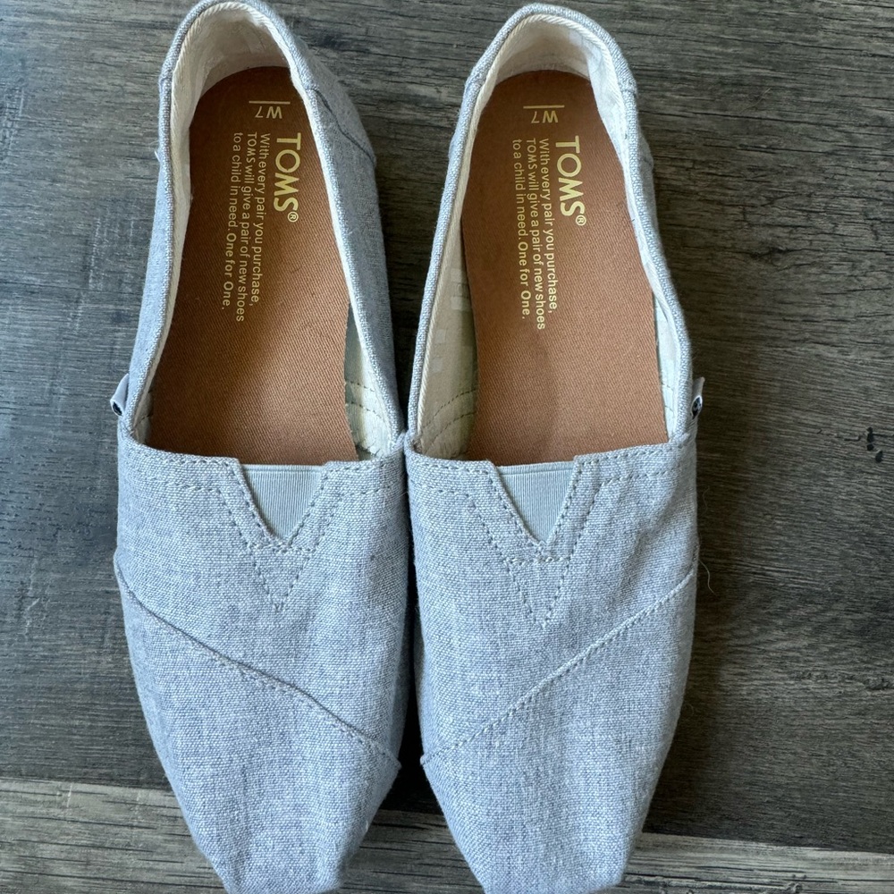 TOMS Women's Slip-On Canvas Shoes in Light Gray